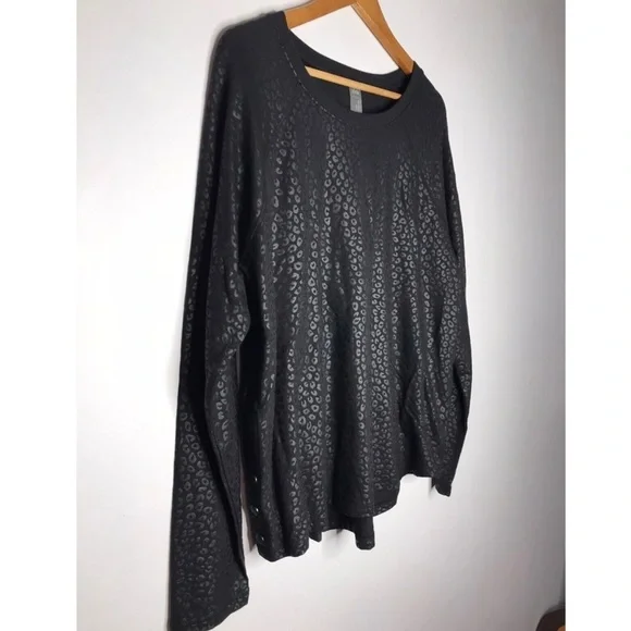 NWT Zuda Leopard Print Metallic Long Sleeve Sweatshirt Top Black Large - Picture 2 of 6